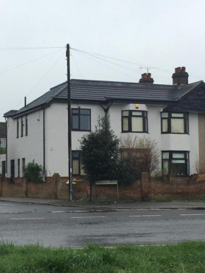 Ar-Rahman, 1 bed room and 1 Living room apartment, Maidstone